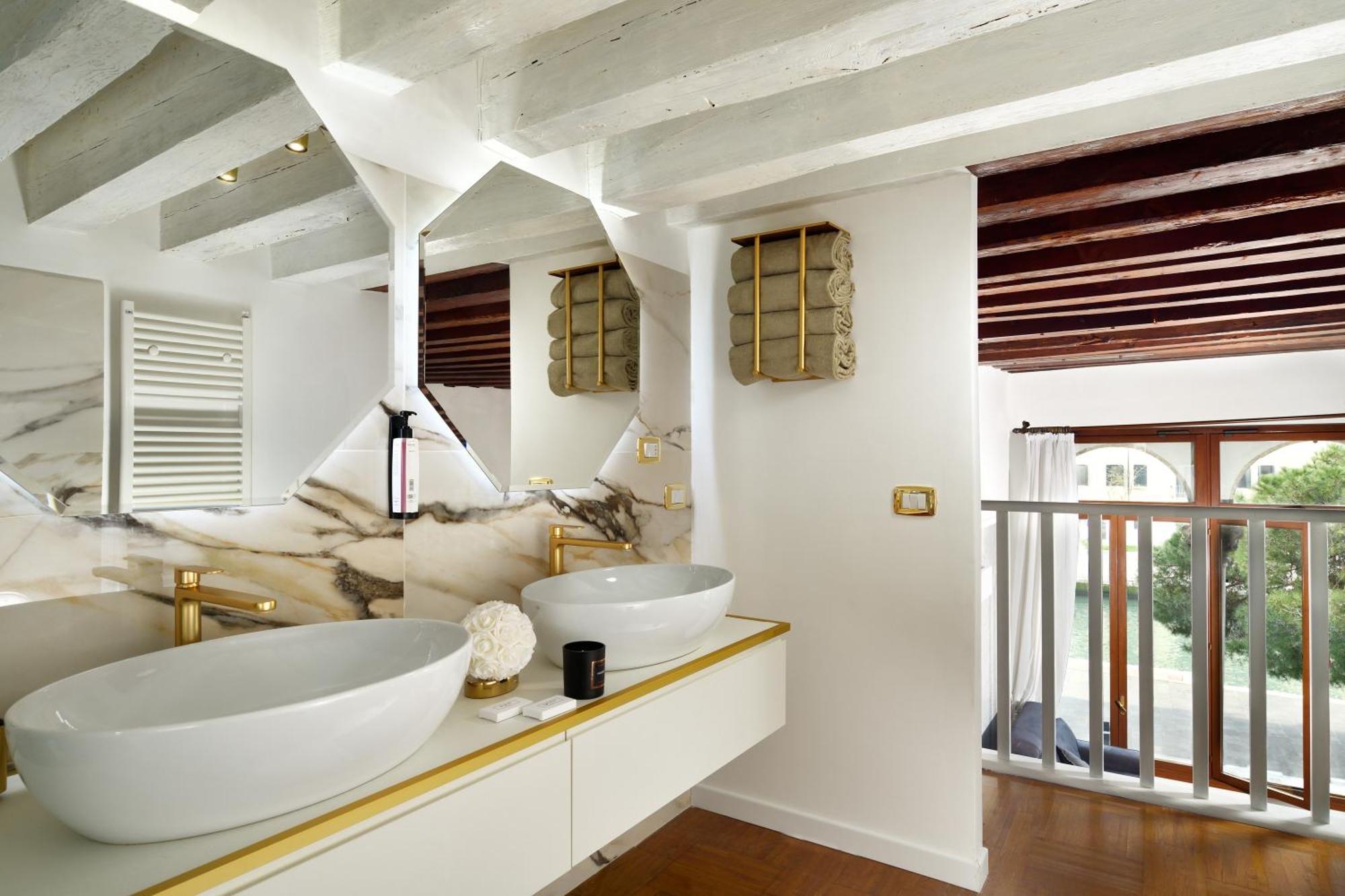 Swan Dolcevita Prestige Stay - Canal View & Exclusive Experience Венеция Экстерьер фото
